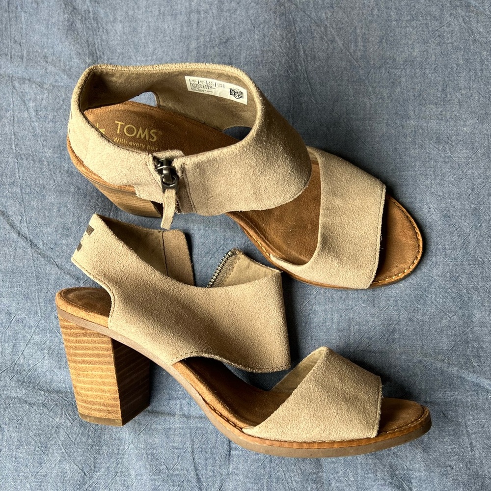 Toms strap sandals size 7